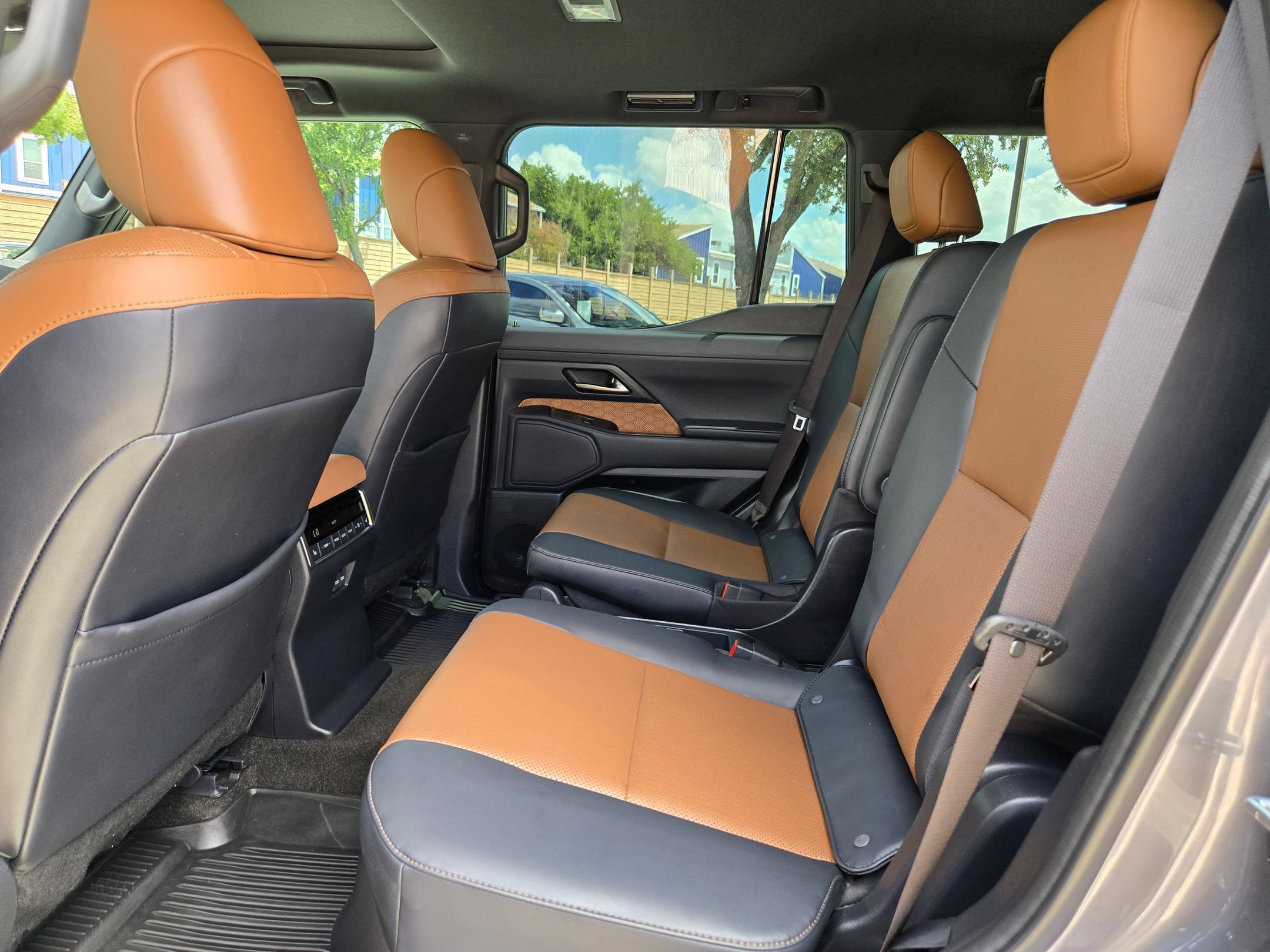 Used 2025 Lexus GX 550 w/ Cold Area Package AWD/4WD image 14