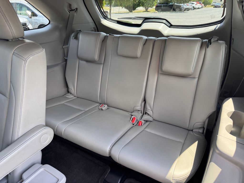 Used 2019 Toyota Highlander XLE w/ Carpet Mat Package (TMS) AWD/4WD image 13