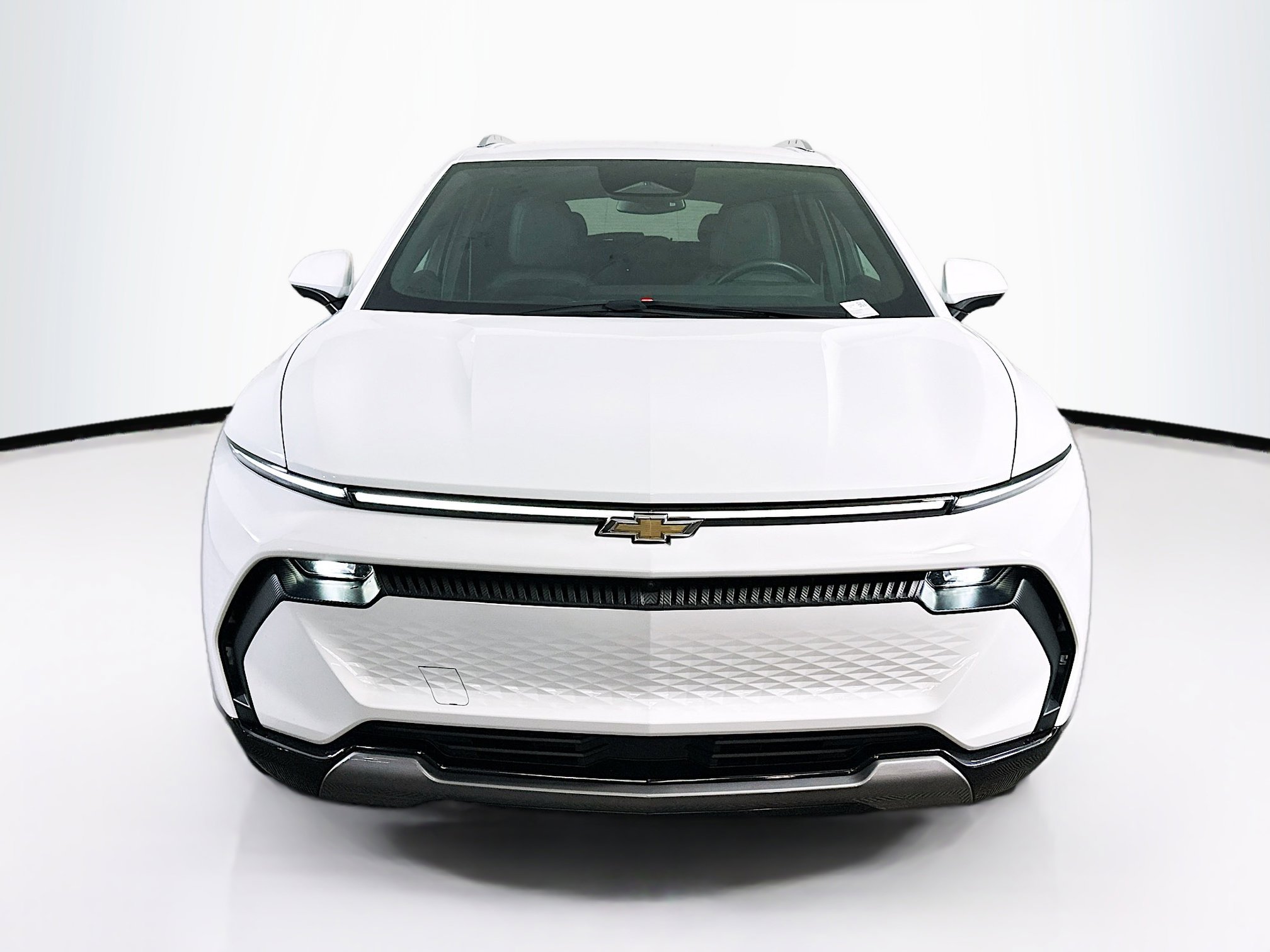 Used 2024 Chevrolet Equinox EV LT image 2