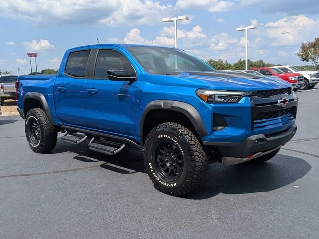 Used 2024 Chevrolet Colorado ZR2 w/ Technology Package AWD/4WD image 2