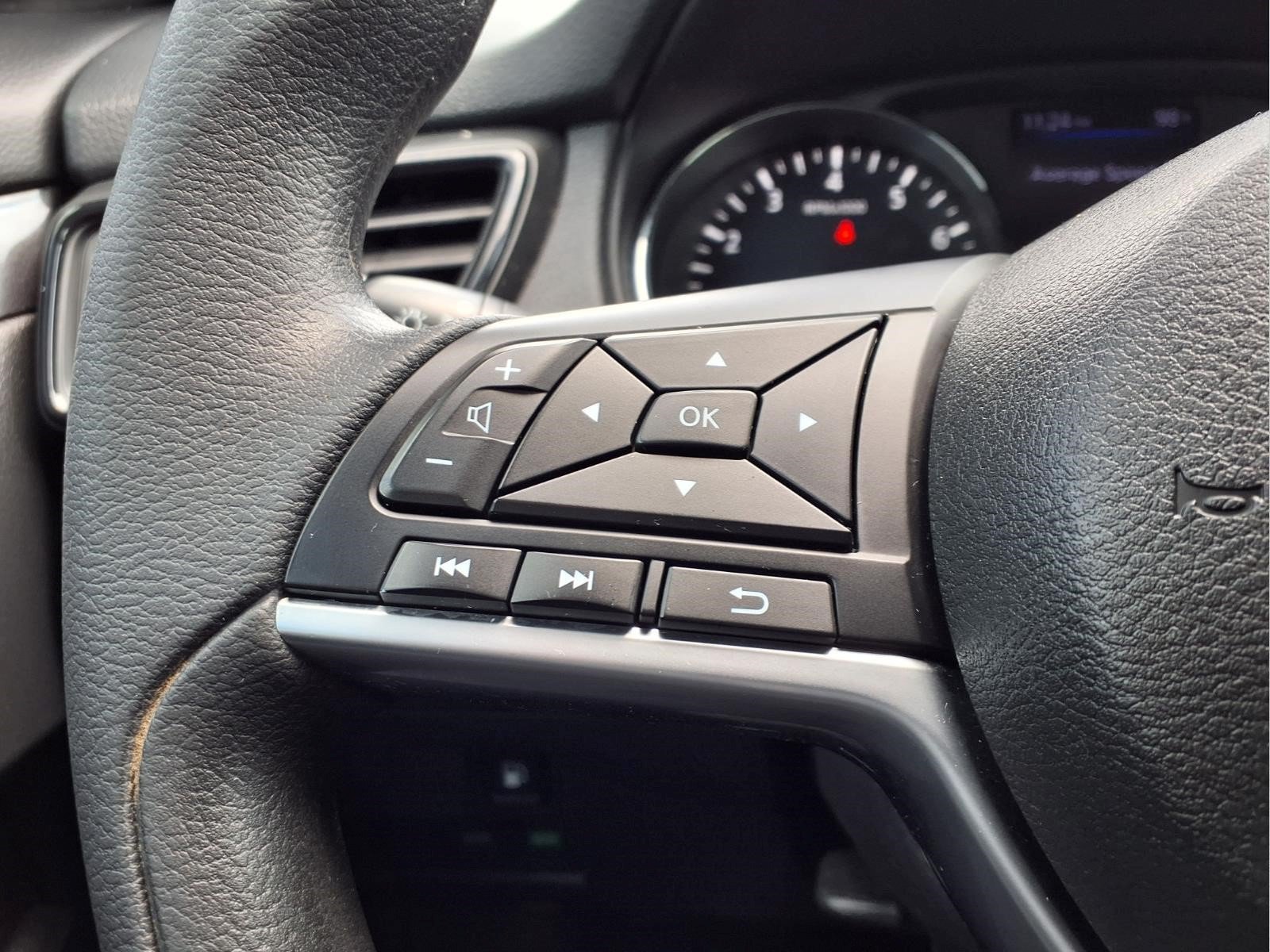 Used 2018 Nissan Rogue S FWD image 19