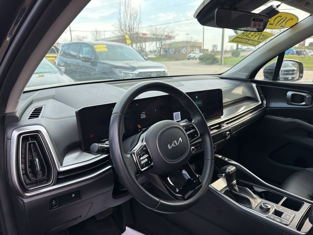Used 2024 Kia Sorento S image 16