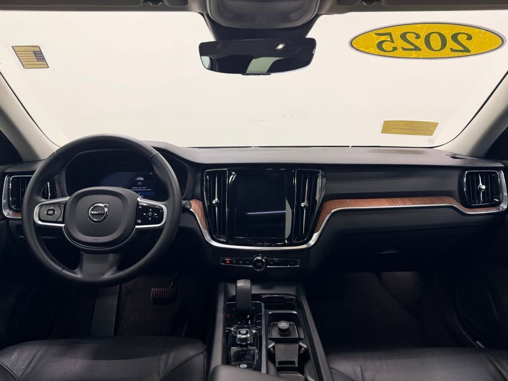 Used 2025 Volvo V60 B5 Cross Country Plus AWD/4WD image 14