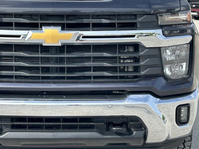 Used 2024 Chevrolet Silverado 2500 LT AWD/4WD image 9