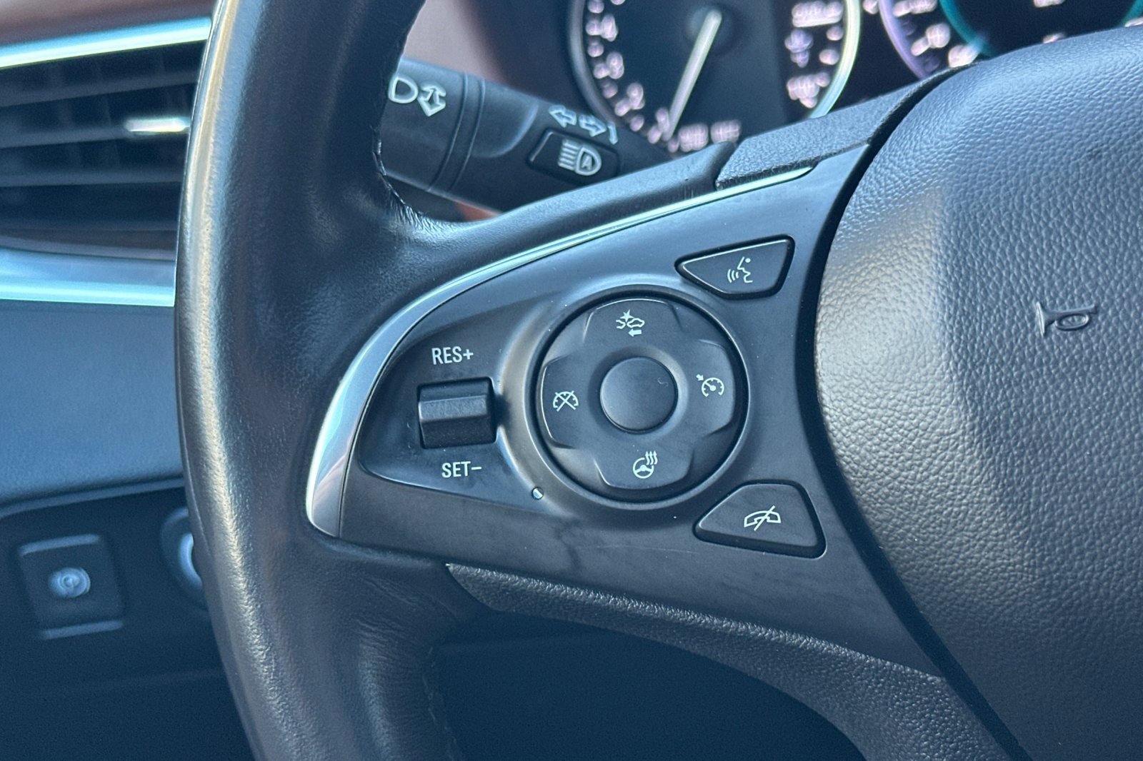 Used 2018 Buick Enclave Avenir w/ Avenir Technology Package image 33