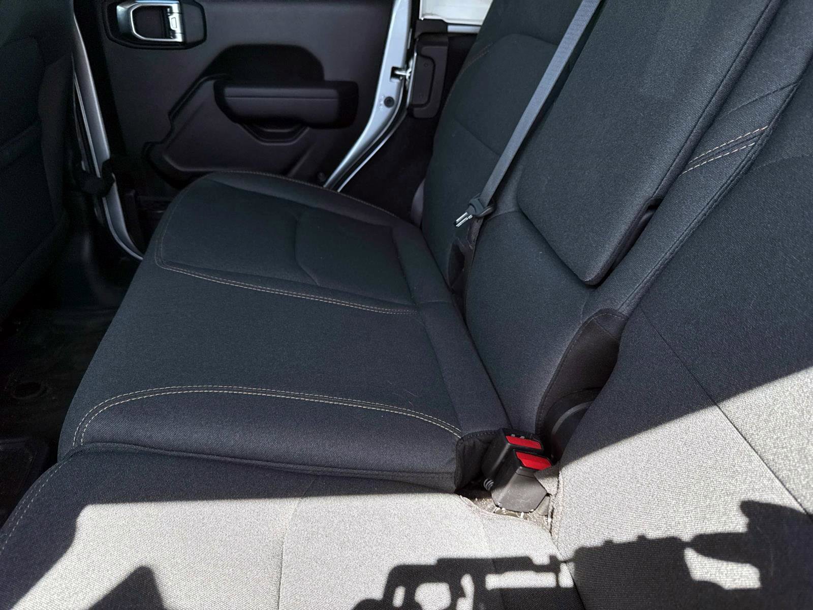 Used 2024 Jeep Wrangler Unlimited image 10