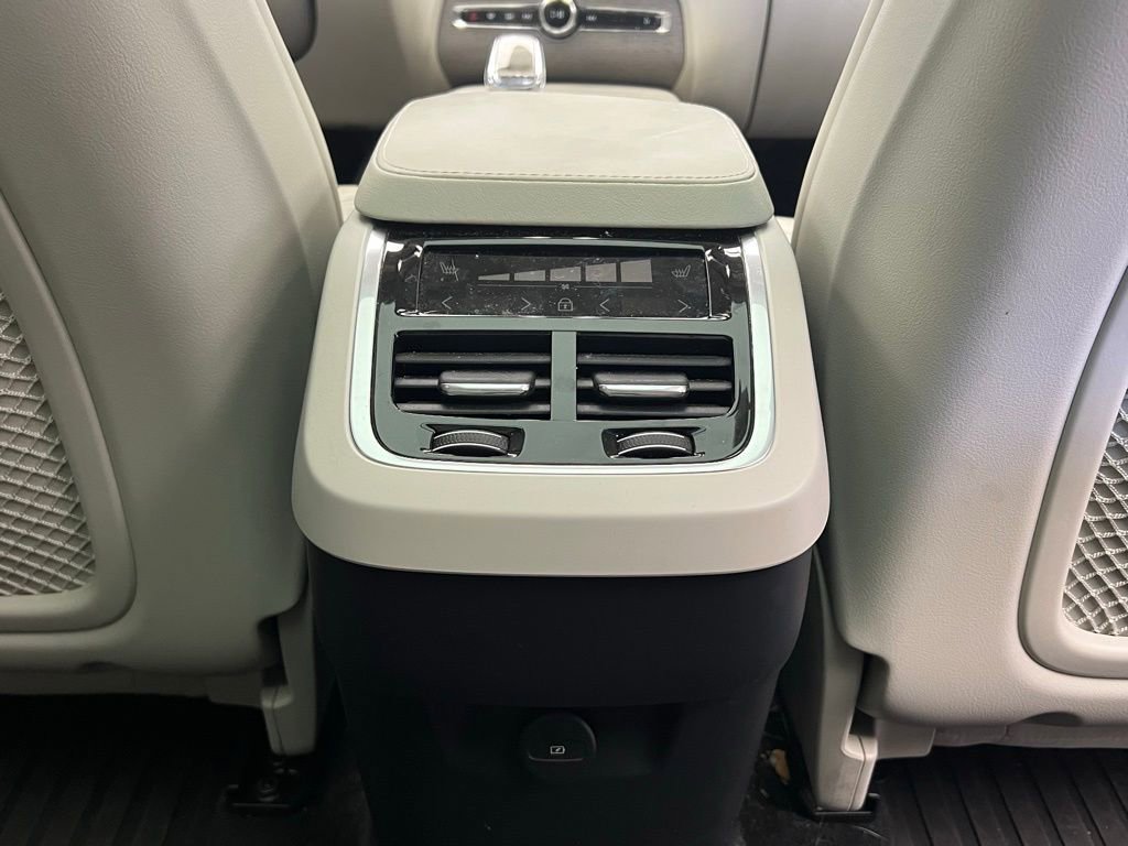 Used 2025 Volvo XC90 B6 Ultra w/ Protection Package Premier image 30
