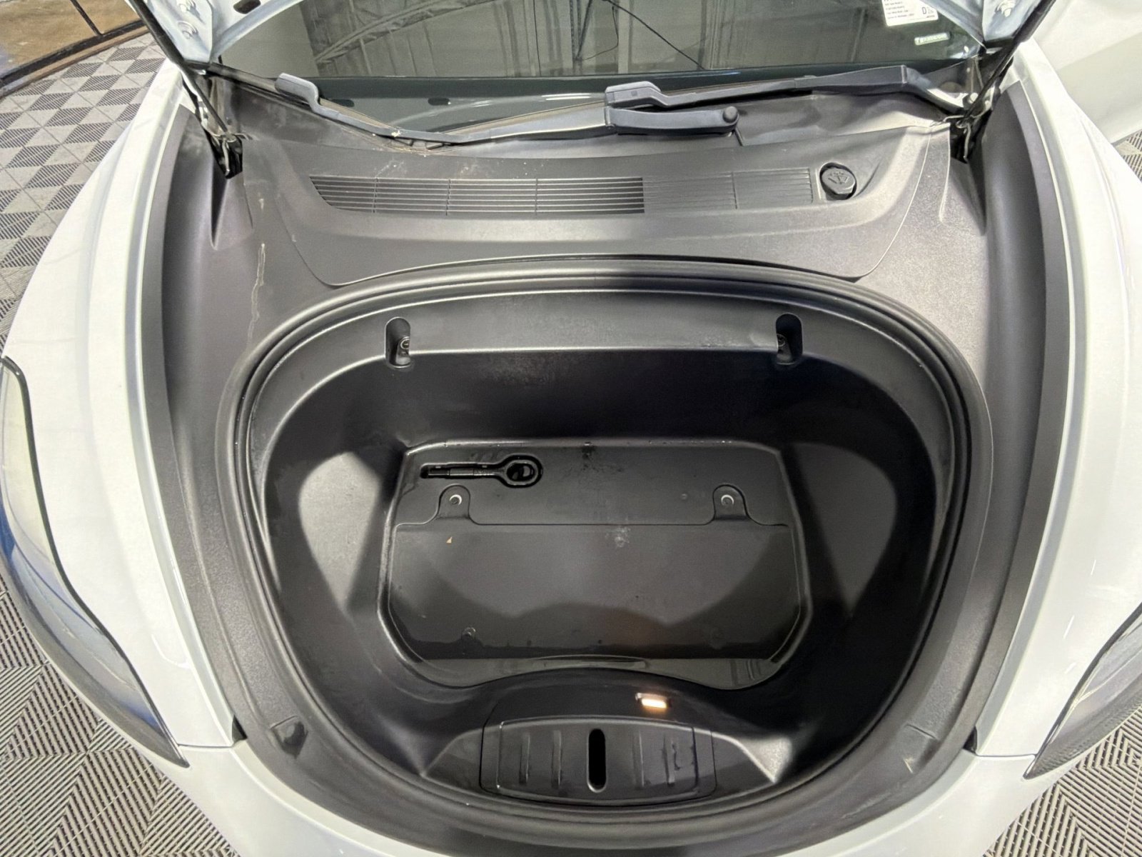 Used 2020 Tesla Model 3 Standard Range Plus image 34