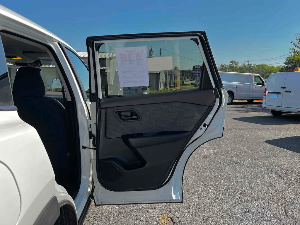 Used 2023 Nissan Rogue S image 18