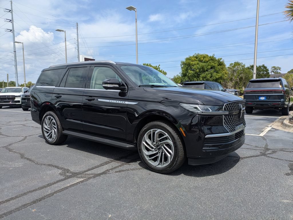 New 2027 Lincoln Navigator Premiere RWD image 2
