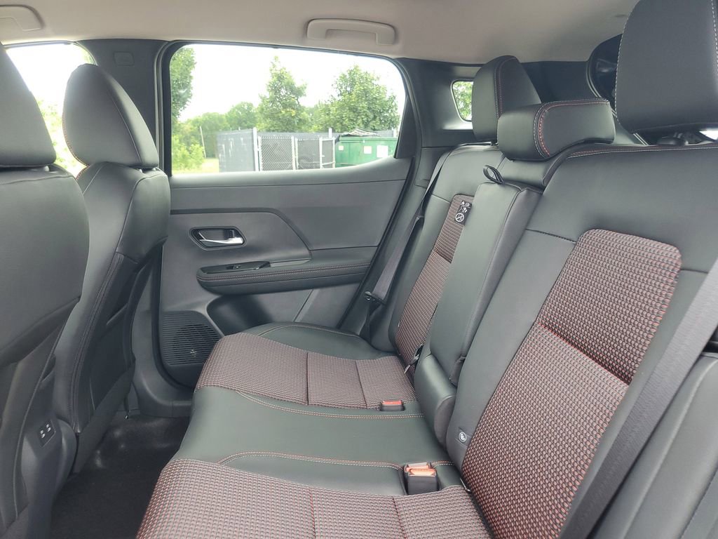 New 2025 Nissan Kicks SR image 30
