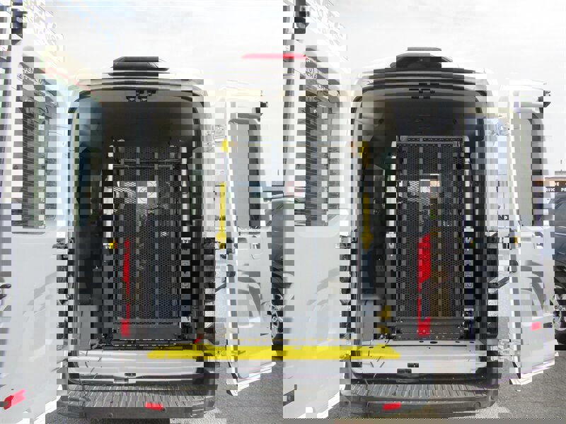 Used 2018 Ford Transit 150 XLT image 4