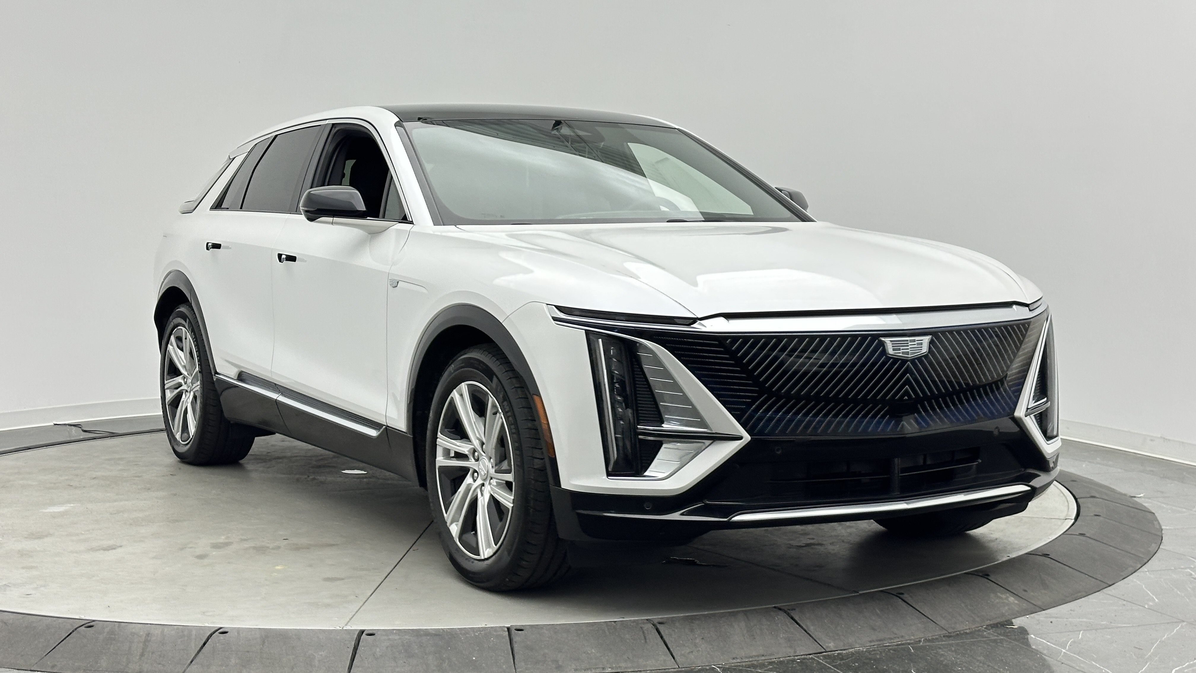 Used 2024 Cadillac Lyriq Tech RWD image 3