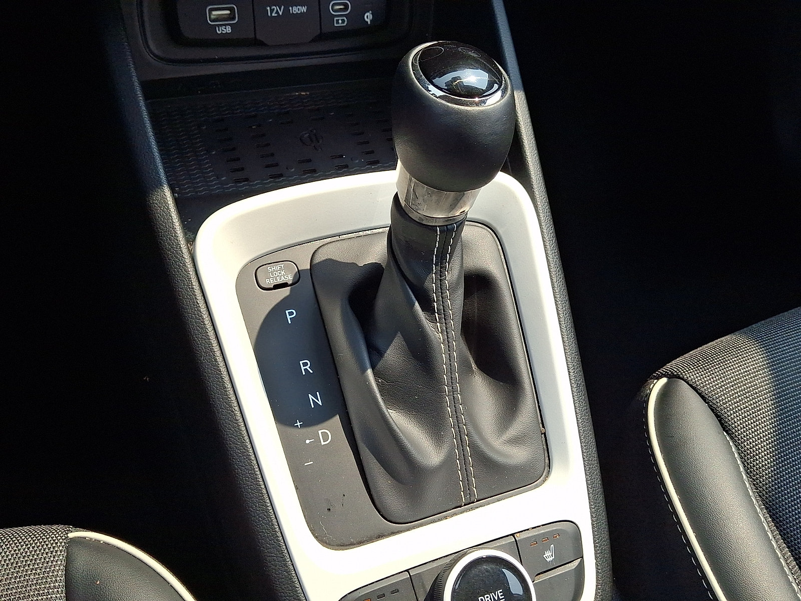 Certified 2023 Hyundai Venue Limited FWD image 14