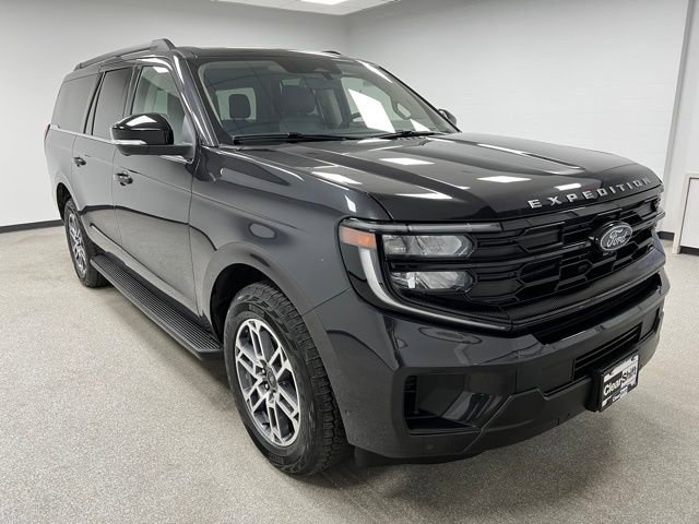 Used 2025 Ford Expedition Max Active AWD/4WD image 2