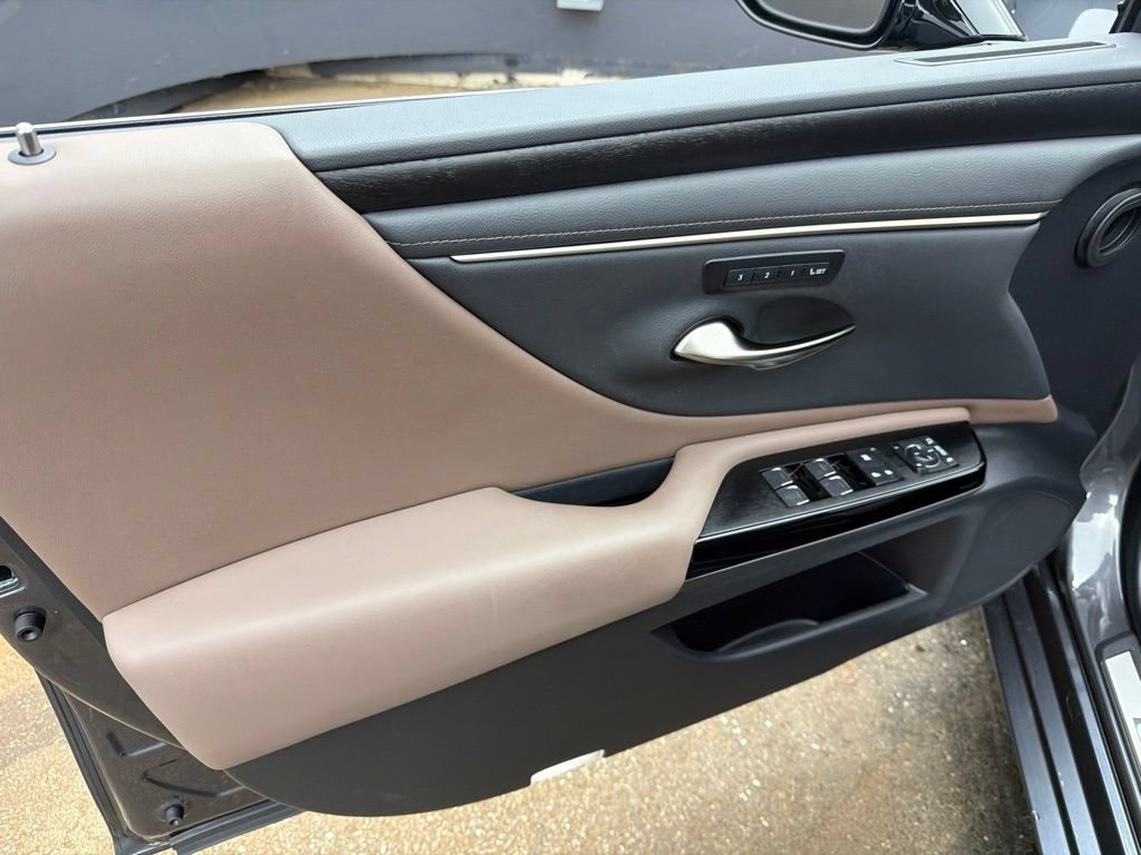 Used 2023 Lexus ES 350 w/ Premium Package FWD image 12