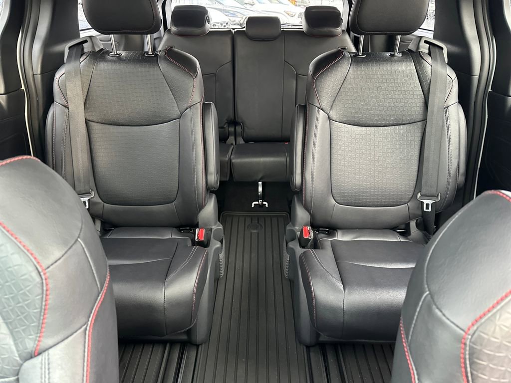 Used 2025 Toyota Sienna XSE w/ XSE Plus Package image 26