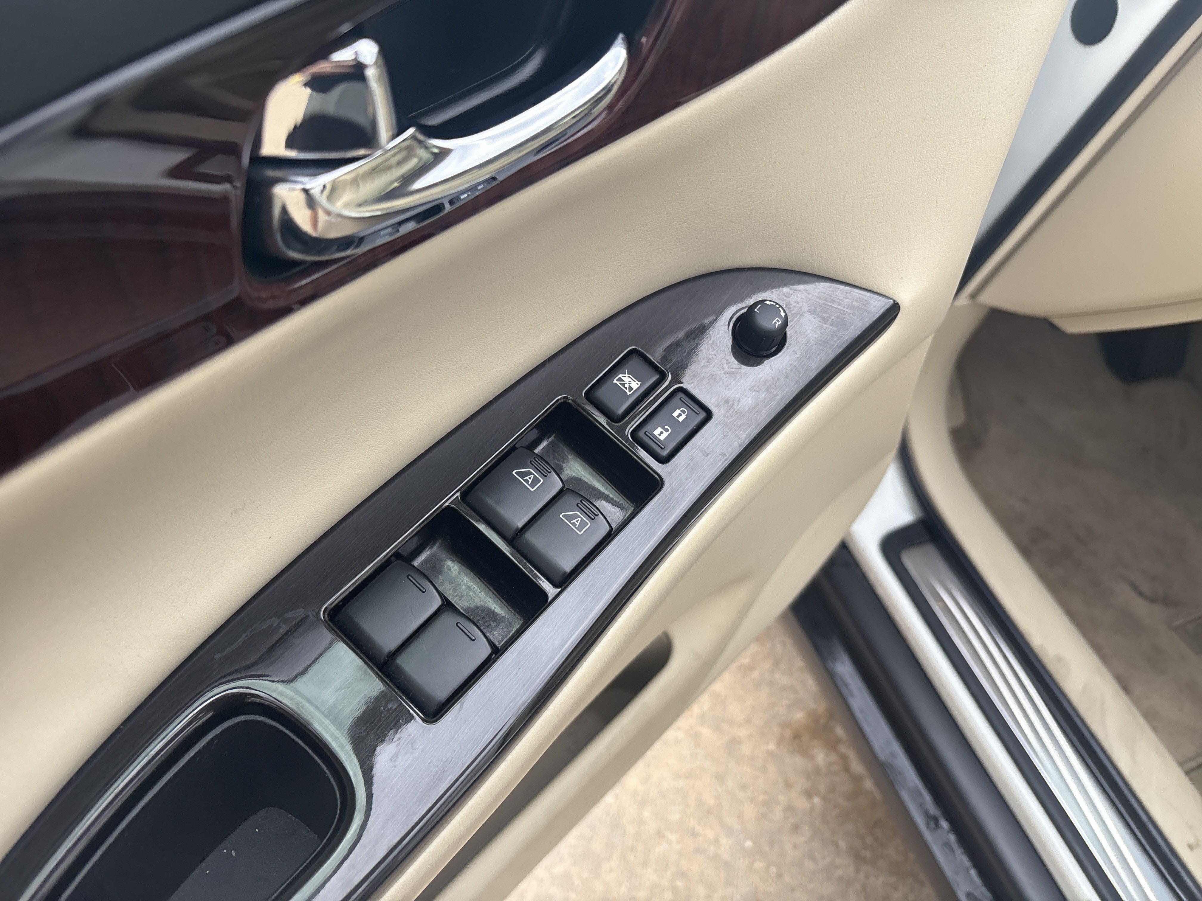Used 2017 INFINITI QX50 AWD w/ Premium Plus Package image 15