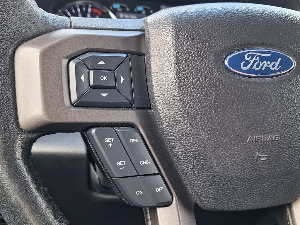 Used 2018 Ford Expedition XLT w/ Equipment Group 202A AWD/4WD image 17