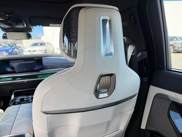 Certified 2026 BMW 750e xDrive image 22