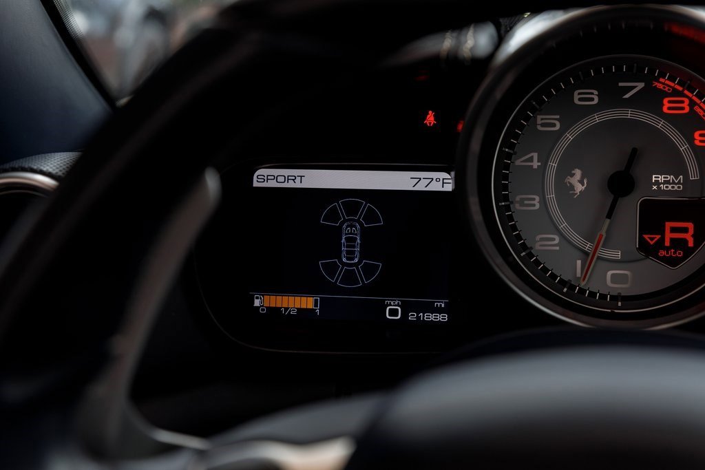 Used 2016 Ferrari California T image 34