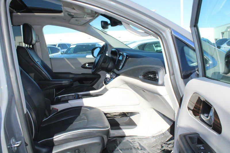 Used 2023 Chrysler Pacifica Limited image 12