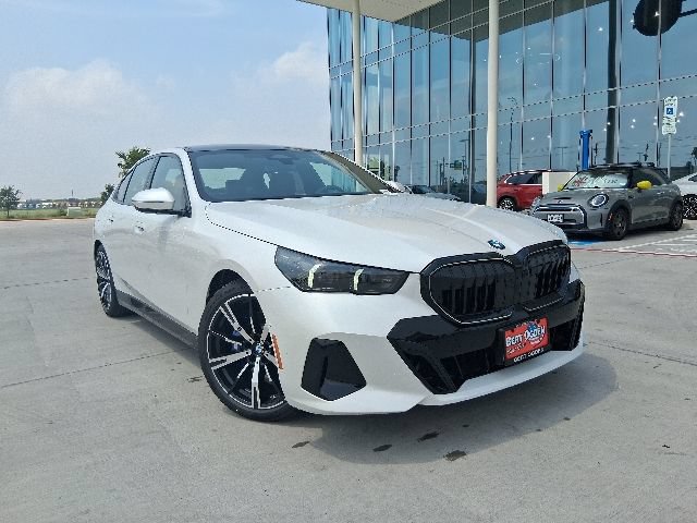 New 2026 BMW 530i w/ M Sport Package RWD image 1