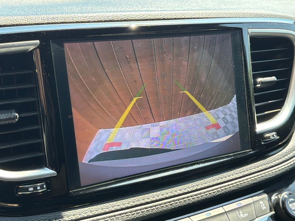 Used 2025 Chrysler Pacifica Limited FWD image 12