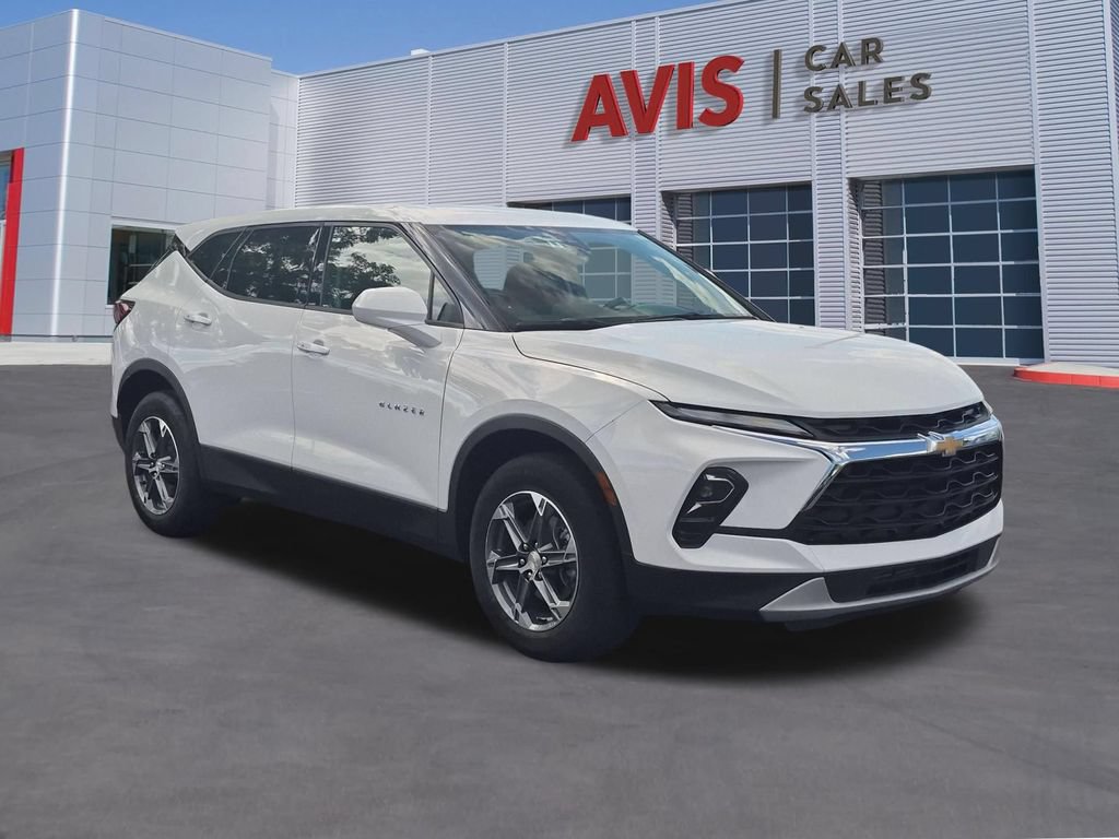 Used 2025 Chevrolet Blazer LT AWD/4WD image 3