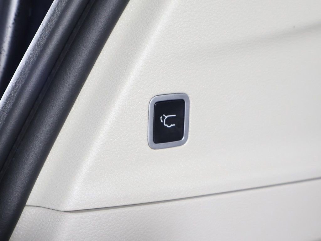 Used 2018 Chrysler Pacifica Touring-L FWD image 20