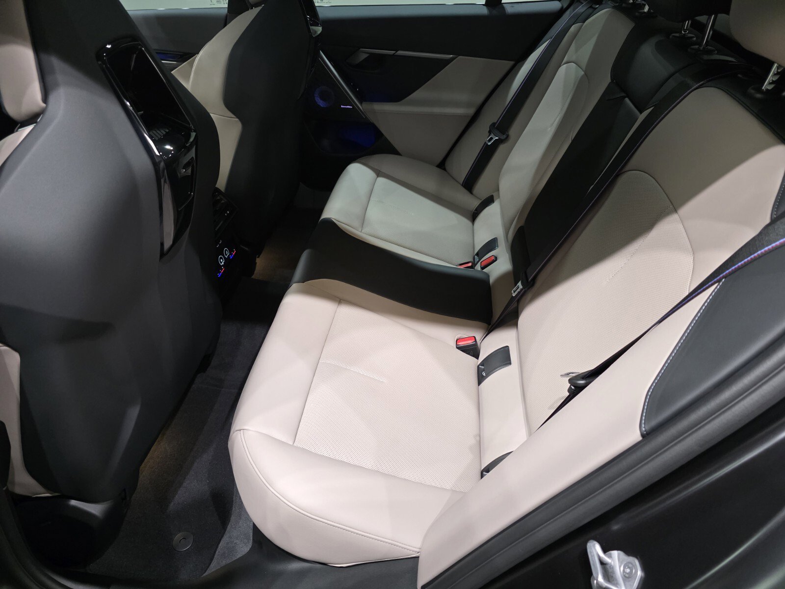 Used 2025 BMW M5 Touring image 11