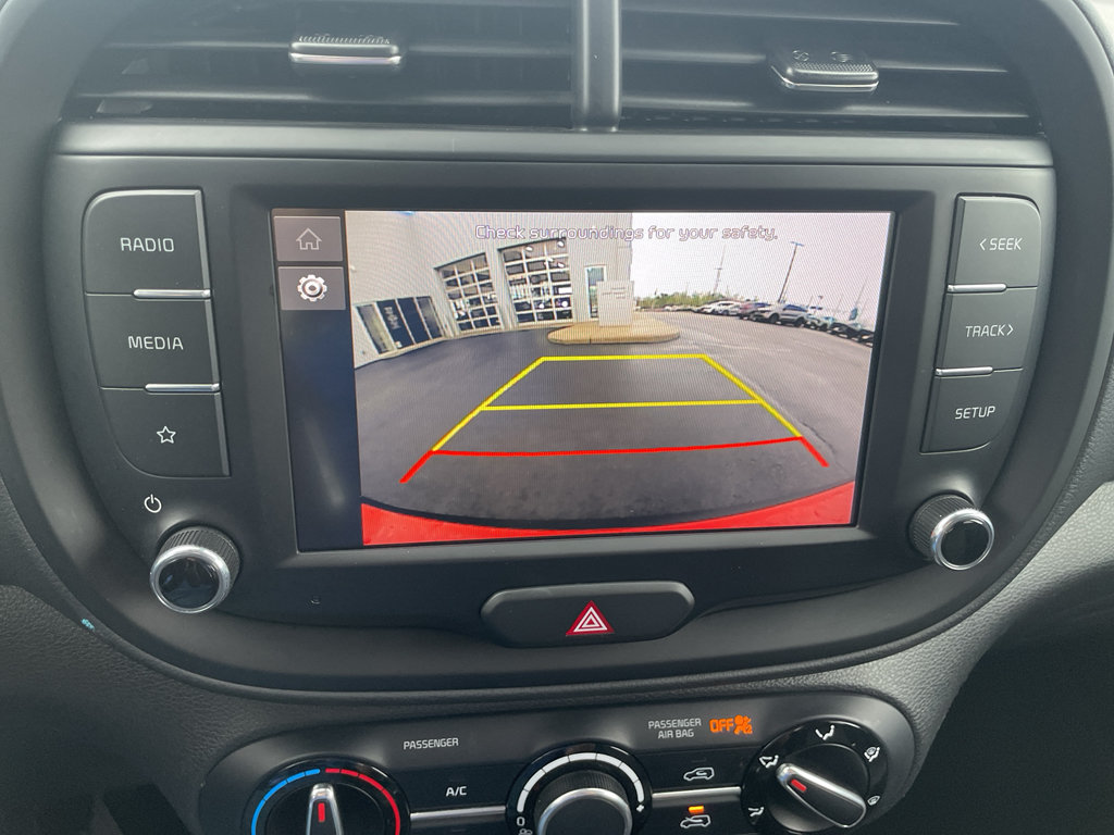 Used 2025 Kia Soul LX w/ LX Technology Package FWD image 22