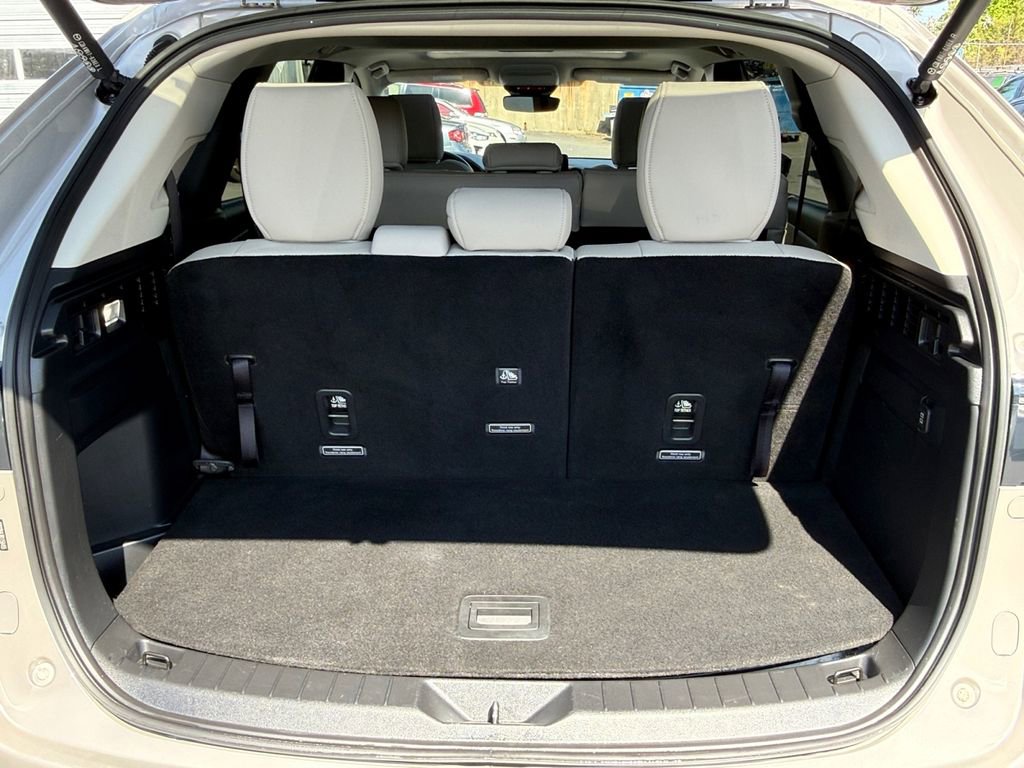 Used 2024 MAZDA CX-90 Plug-In Hybrid w/ Preferred AWD/4WD image 32