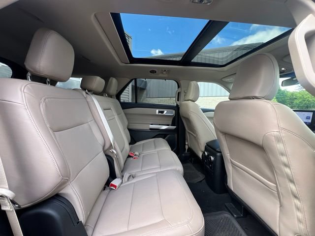 Used 2023 Ford Explorer Limited w/ Equipment Group 301A AWD/4WD image 14