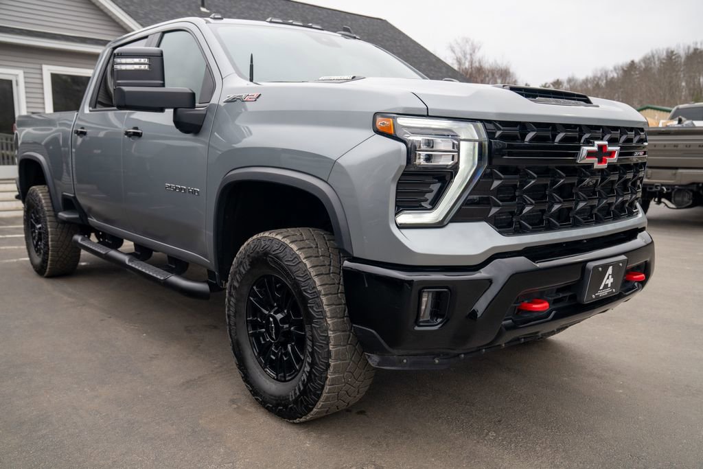 Used 2024 Chevrolet Silverado 2500 ZR2 w/ Technology Package image 8