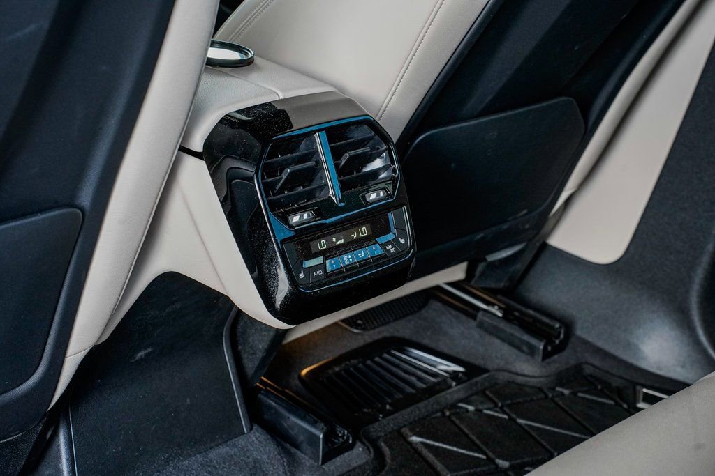 Used 2025 BMW iX xDrive50 w/ Premium Package image 19