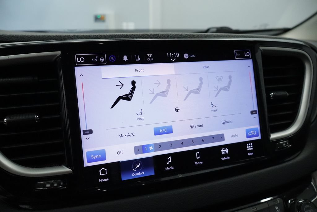 Certified 2023 Chrysler Pacifica Touring-L FWD image 35
