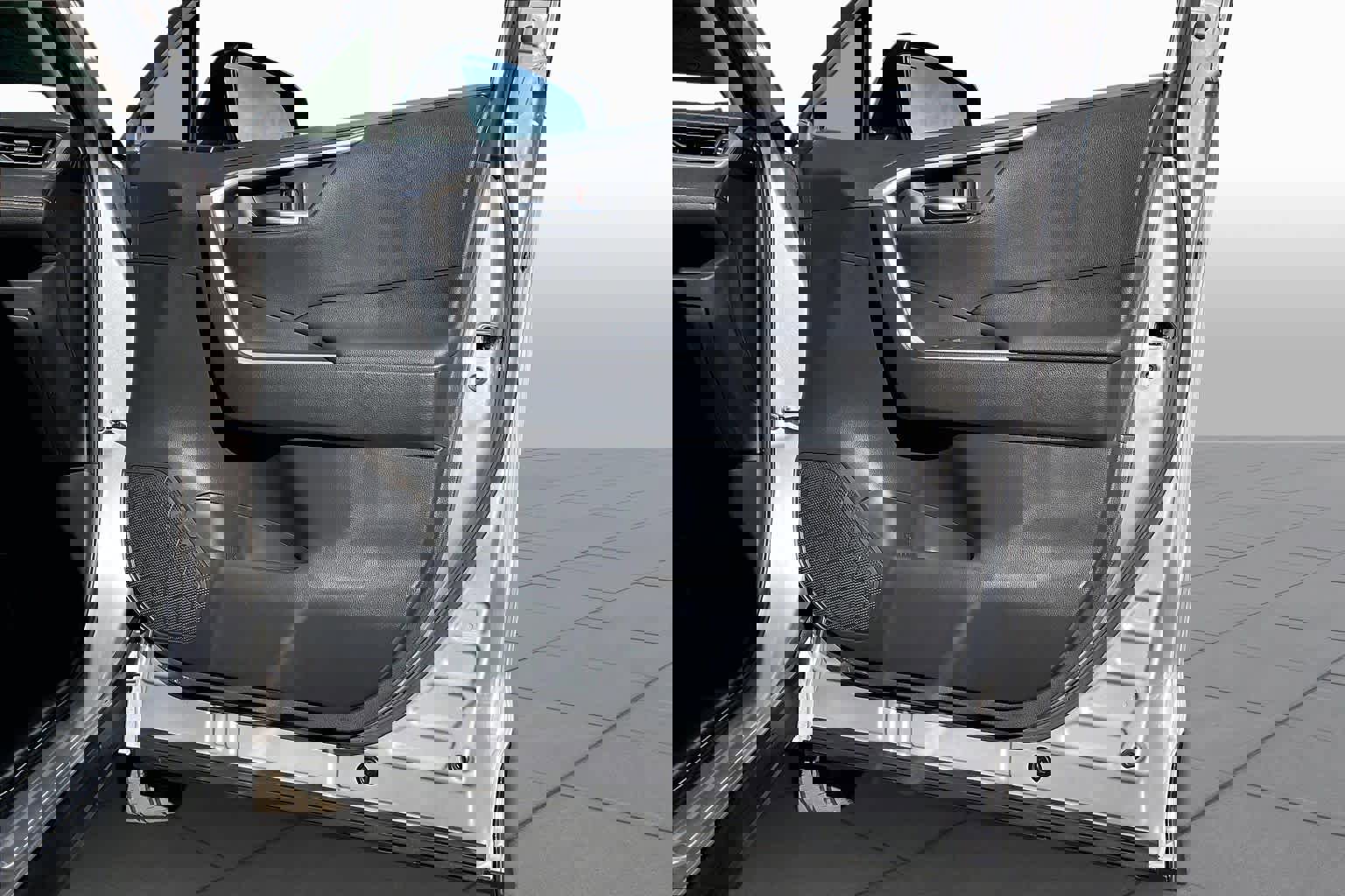 Certified 2025 Toyota RAV4 XLE w/ Convenience Package image 22