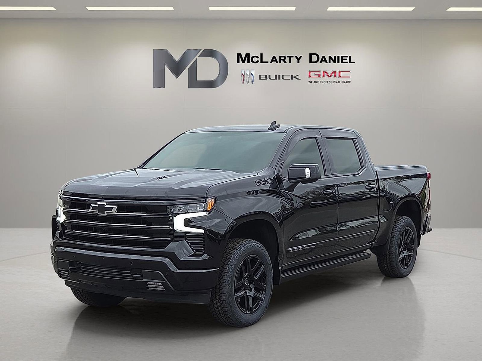 Used 2024 Chevrolet Silverado 1500 High Country w/ Midnight Edition image 2