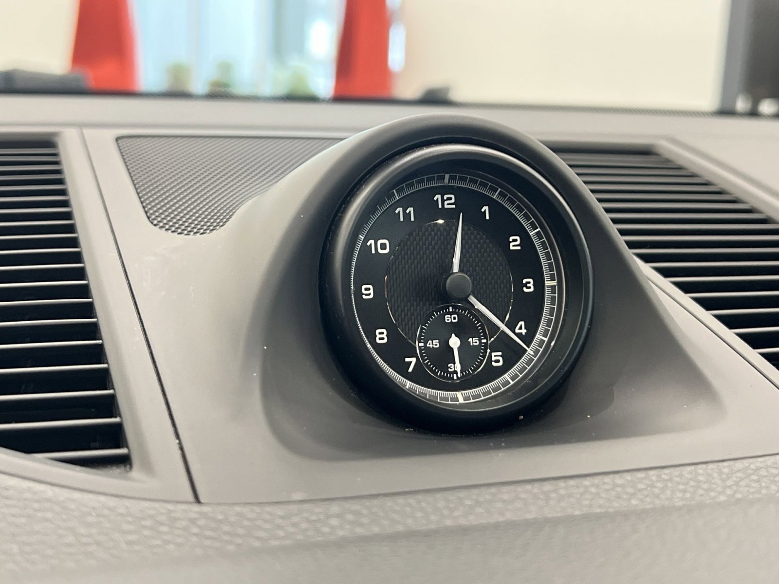 Used 2024 Porsche Macan Base image 32