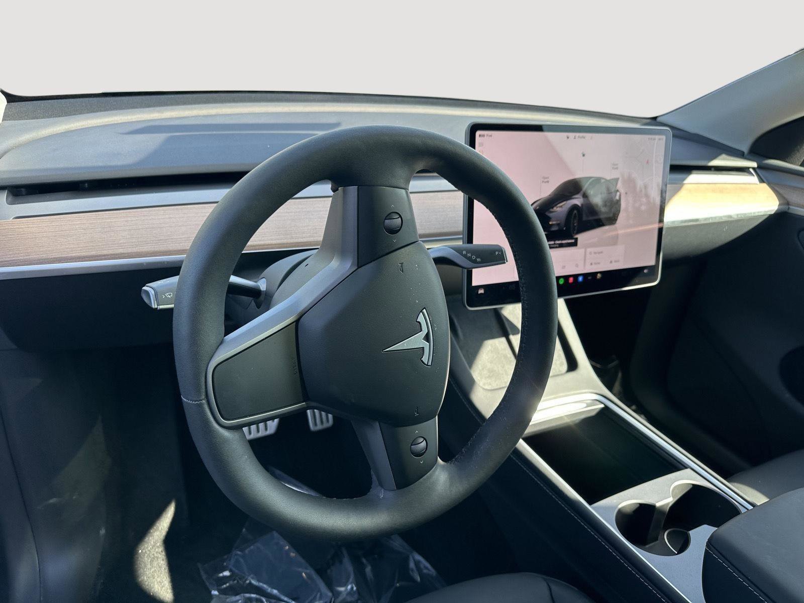 Used 2024 Tesla Model Y Performance image 10