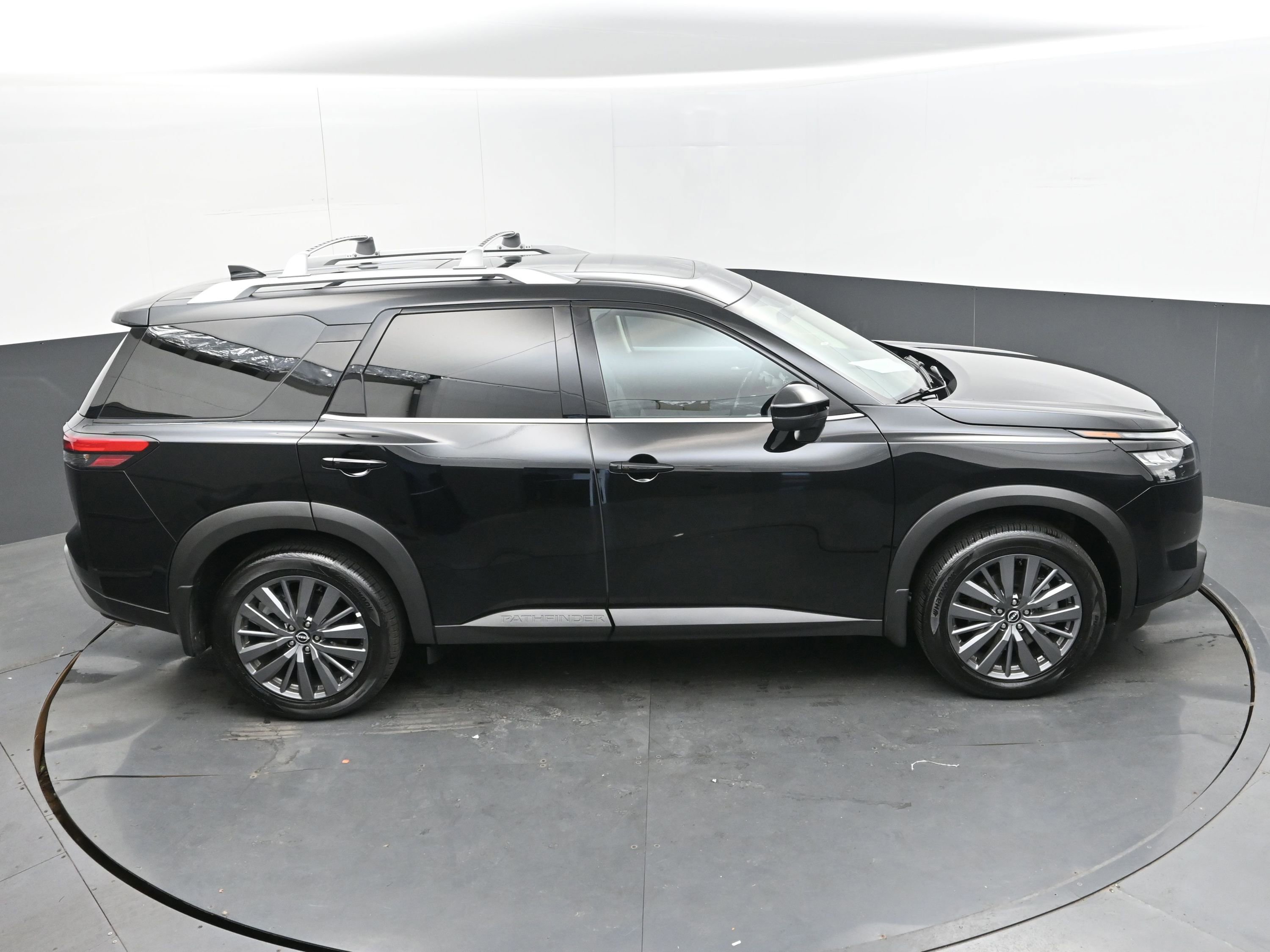 Used 2025 Nissan Pathfinder SL w/ SL Premium Package image 35