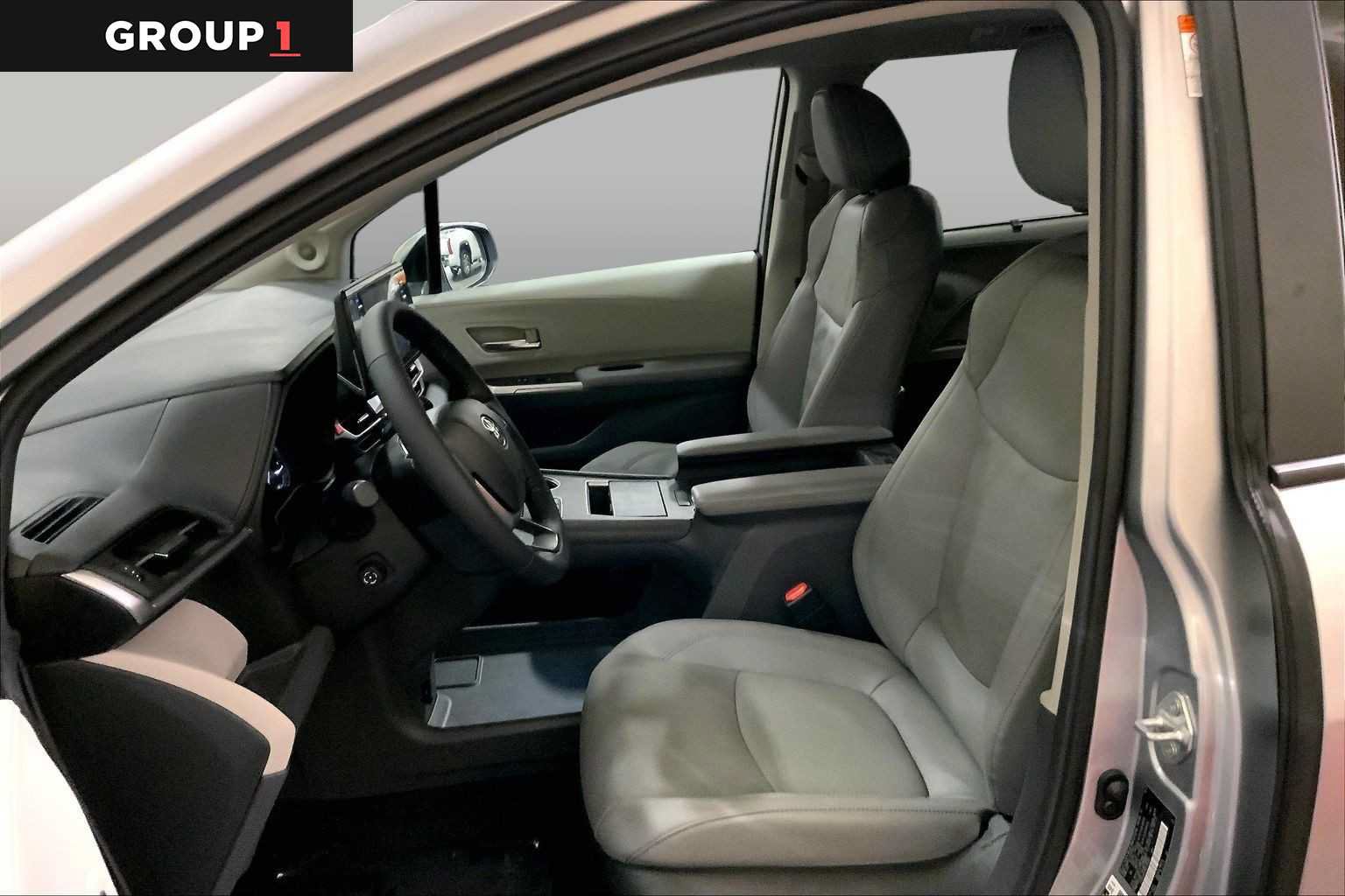 Certified 2024 Toyota Sienna Limited AWD/4WD image 8
