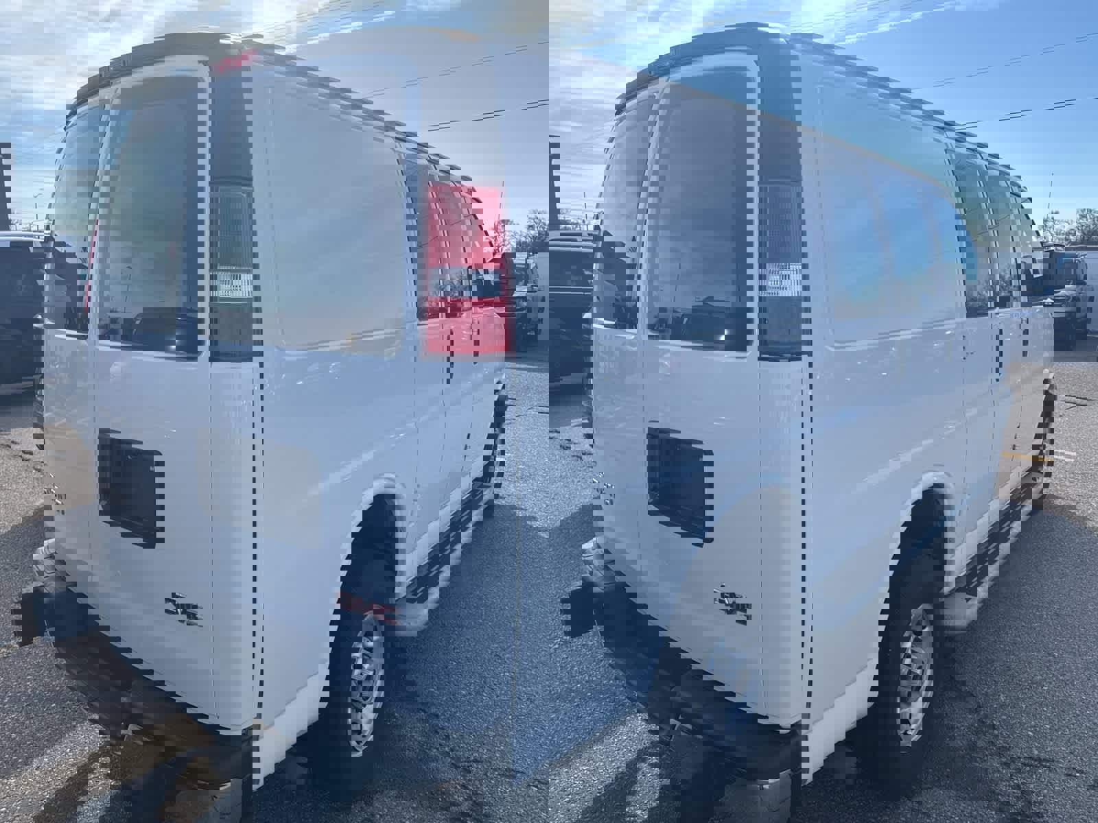 Used 2024 GMC Savana 2500 w/ Driver Convenience Package image 25