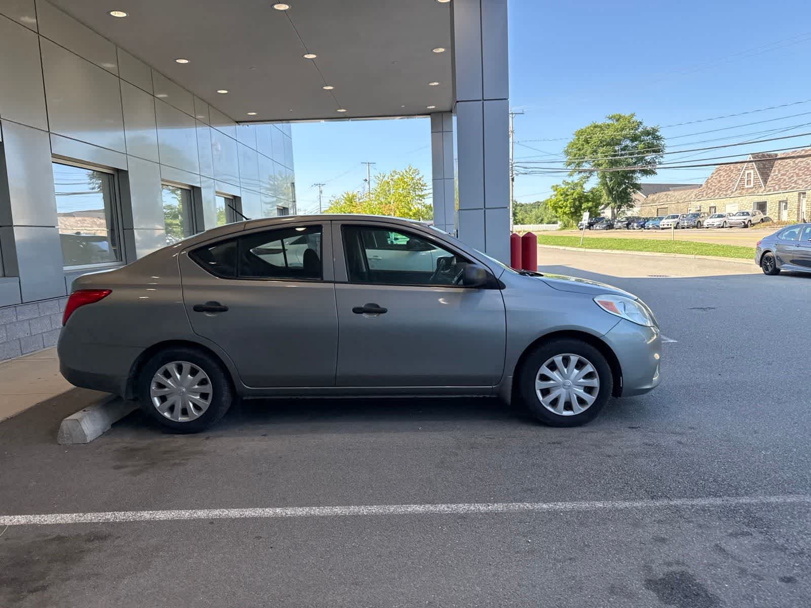 Used 2013 Nissan Versa S FWD image 6