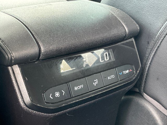 Used 2021 Toyota Highlander XLE AWD/4WD image 34