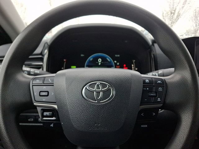 Used 2025 Toyota Camry LE image 18