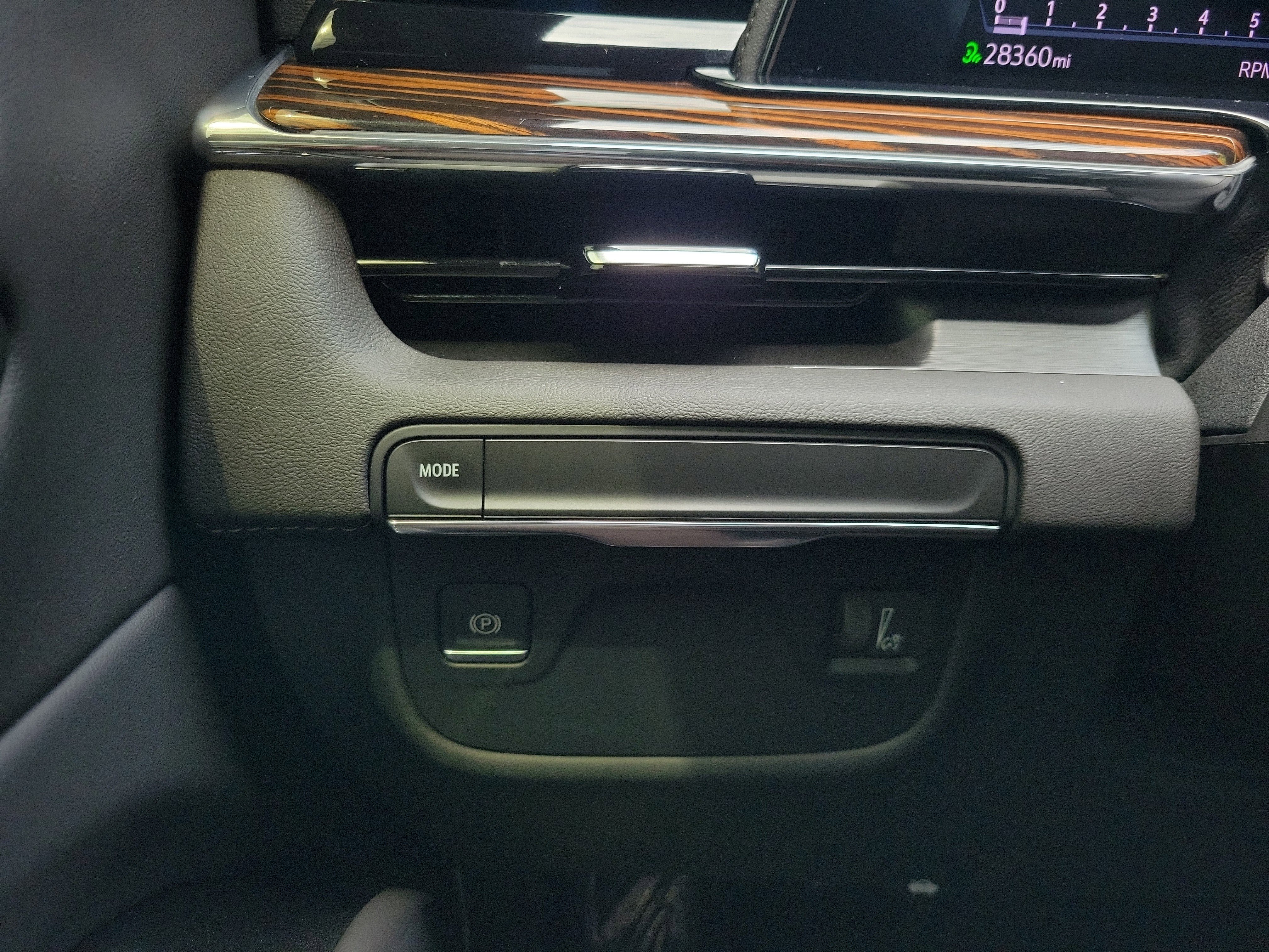 Used 2024 Cadillac Escalade Premium Luxury w/ LPO, Floor Liner Package RWD image 31