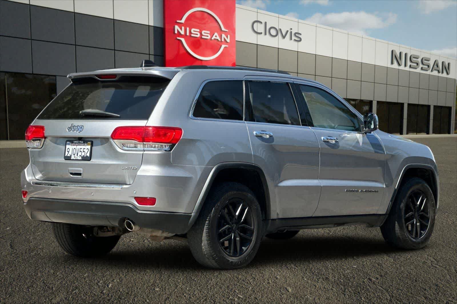 Used 2017 Jeep Grand Cherokee Limited w/ Luxury Group II RWD image 3