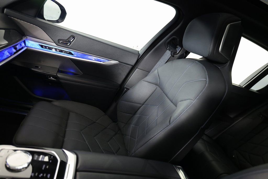 Used 2023 BMW i7 xDrive60 image 45